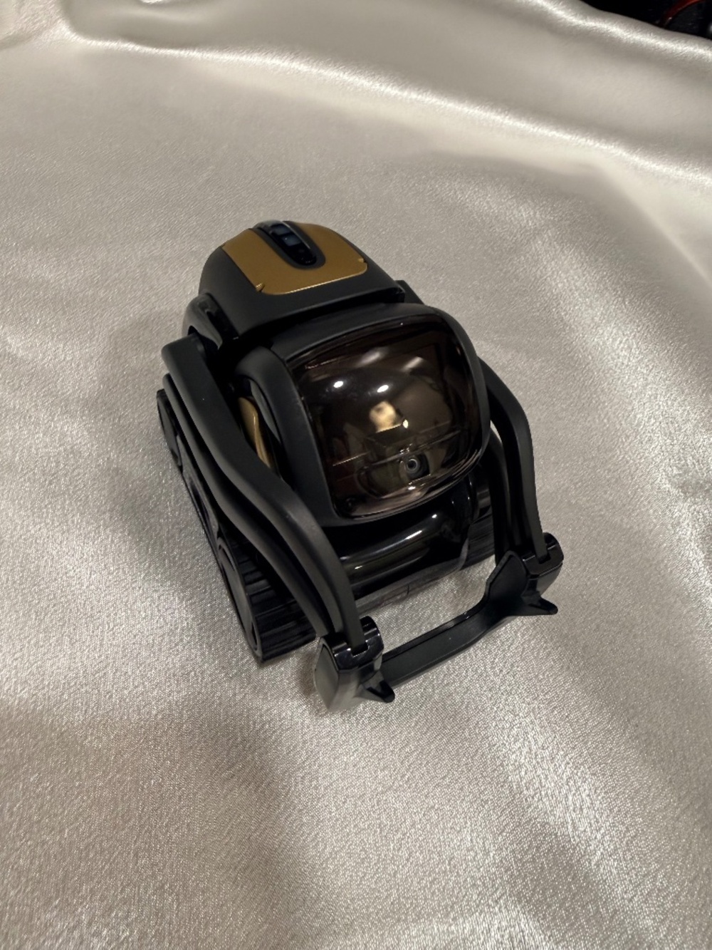 Anki Vector Robot 300-00059 Black Gold AI Companion Robot Only No Dock